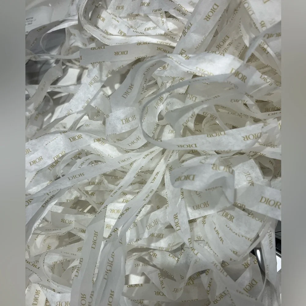 Christian Dior gift packaging - Picture 2 of 3